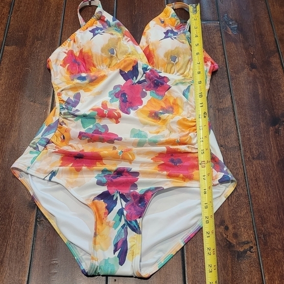 Calvin Klein Floral Print One-Piece Swimsuit Size 8 NWOT - Picture 6 of 8